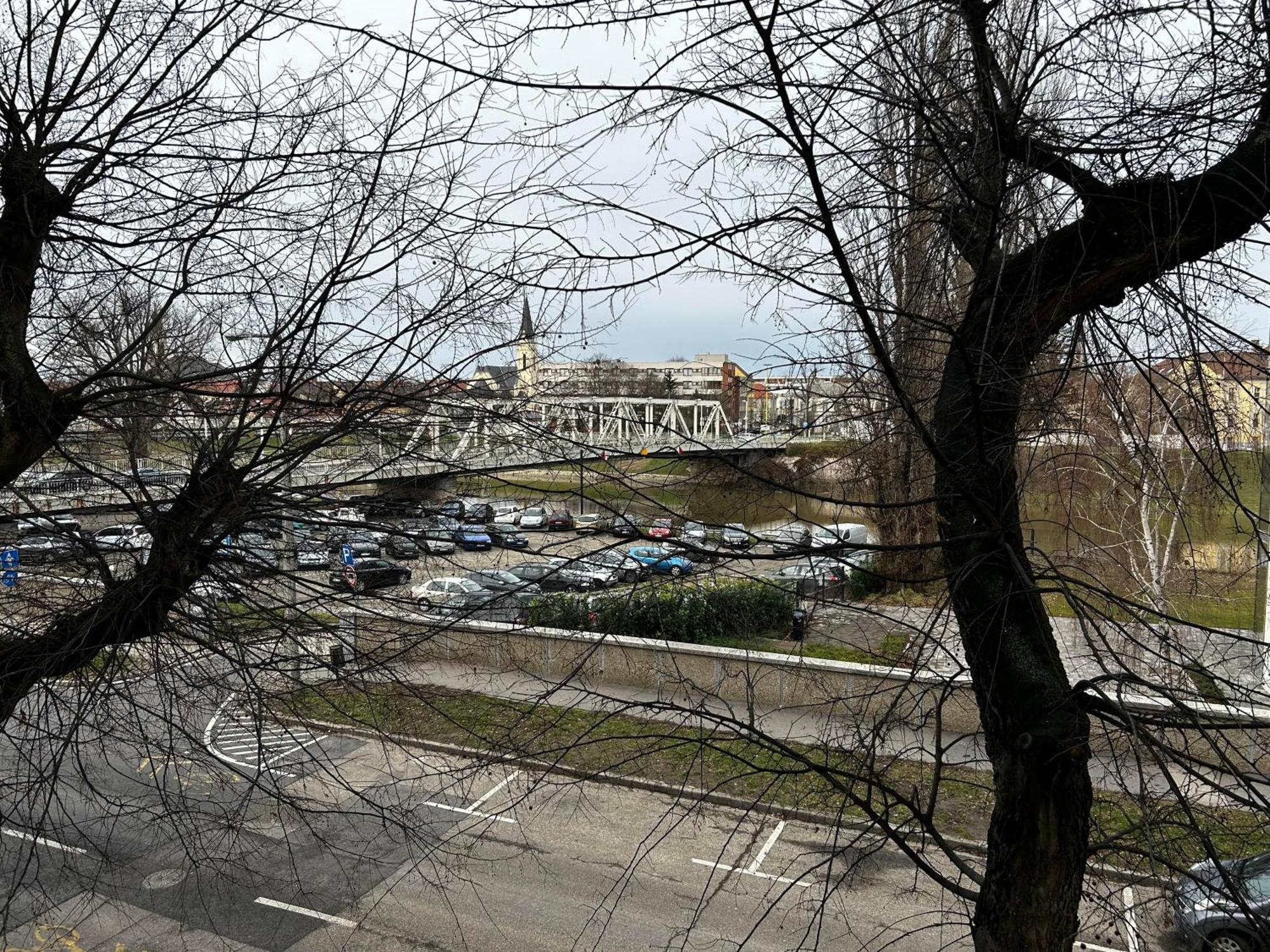 River - Free Parking Gyor Exterior photo